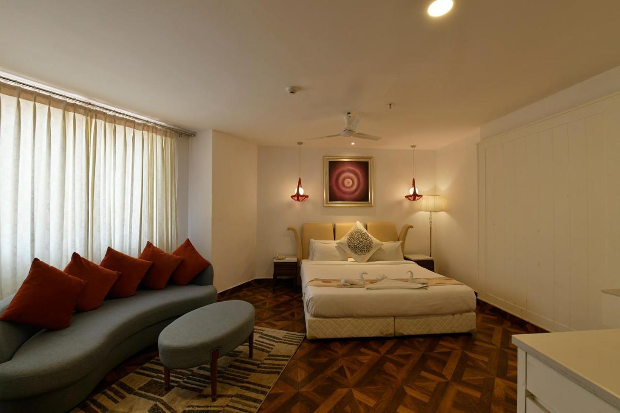 Hotel Pal Heights Mantra Bhubaneswar Esterno foto