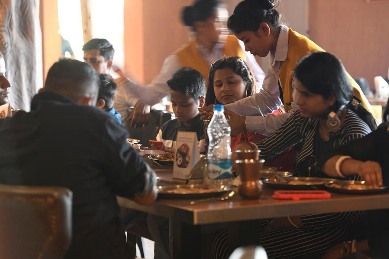 Hotel Pal Heights Mantra Bhubaneswar Esterno foto