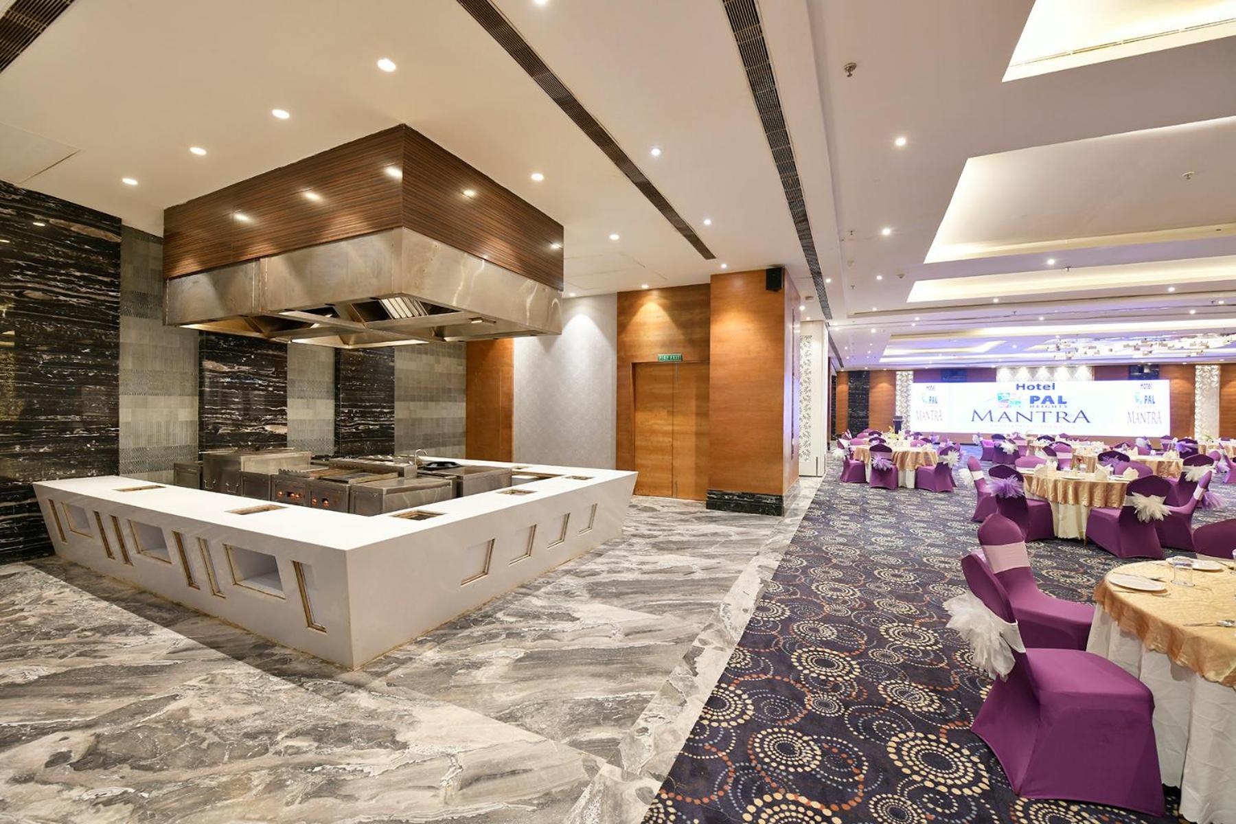 Hotel Pal Heights Mantra Bhubaneswar Esterno foto