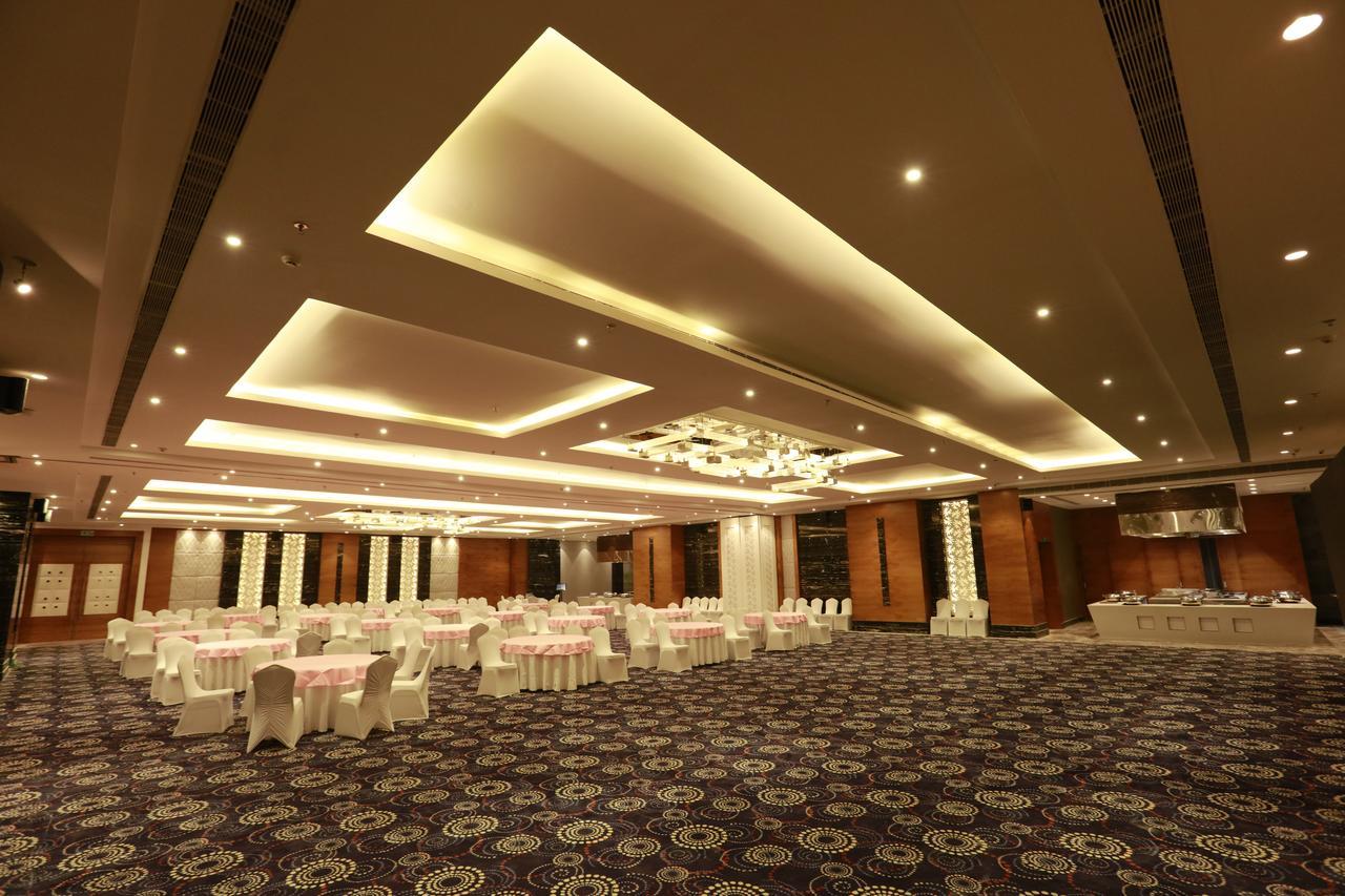 Hotel Pal Heights Mantra Bhubaneswar Esterno foto
