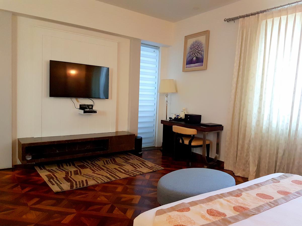 Hotel Pal Heights Mantra Bhubaneswar Esterno foto