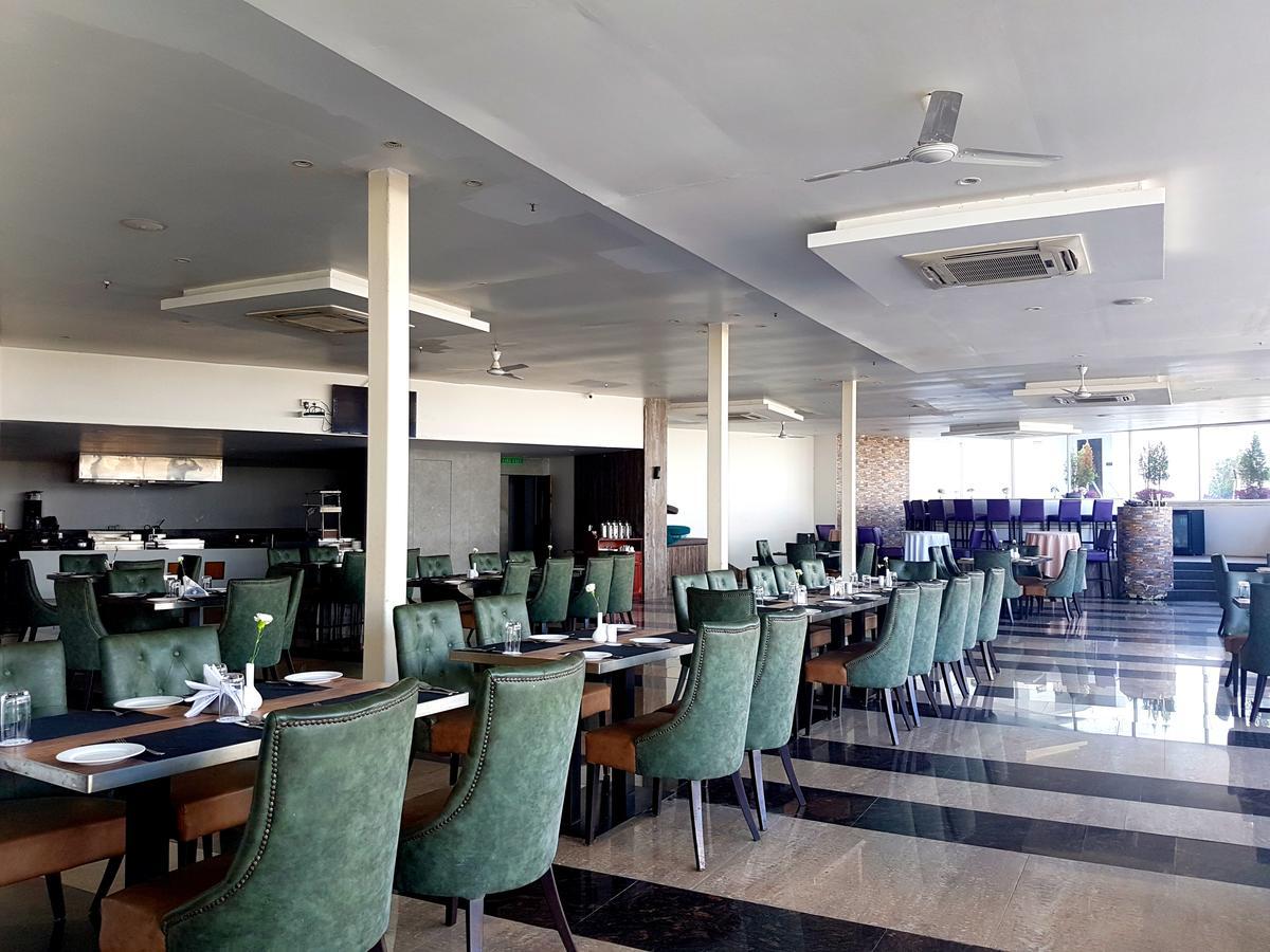 Hotel Pal Heights Mantra Bhubaneswar Esterno foto