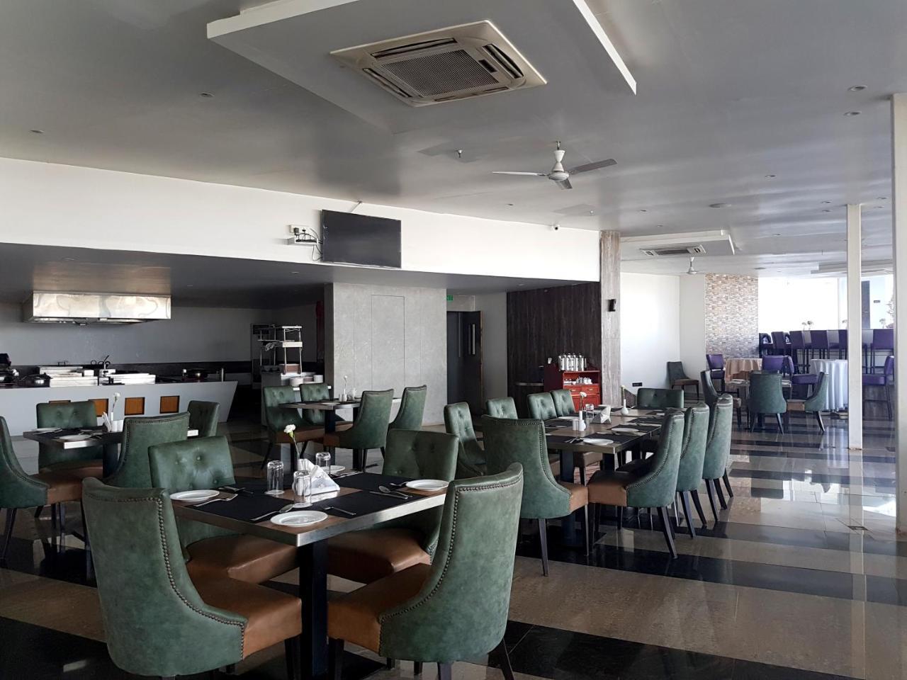 Hotel Pal Heights Mantra Bhubaneswar Esterno foto